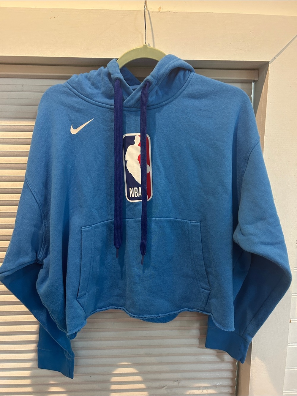 Nike NBA Cropped Hoodie Women's L Blue Logo Raw Hem Fleece Pullover Basketball